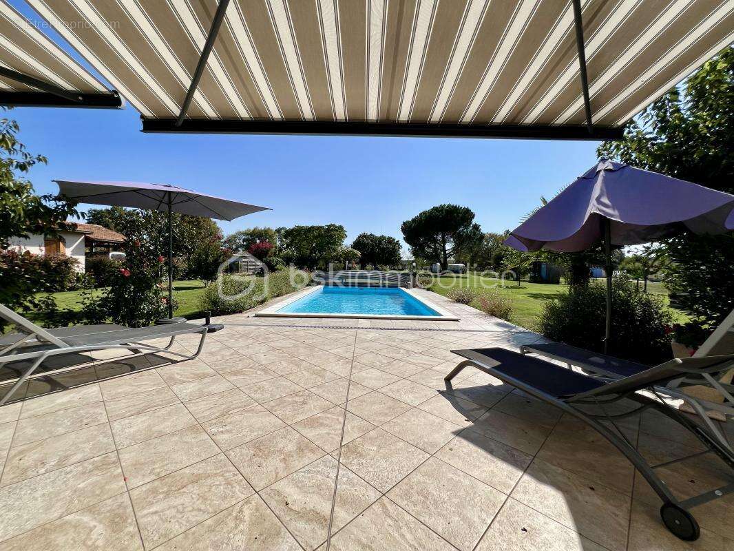 Maison à SAINT-MEDARD-DE-GUIZIERES