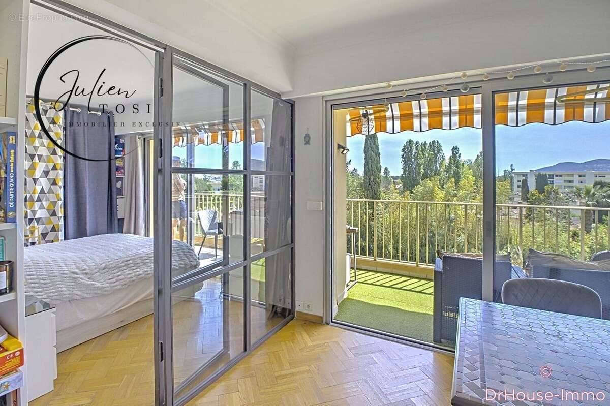 Appartement à MANDELIEU-LA-NAPOULE