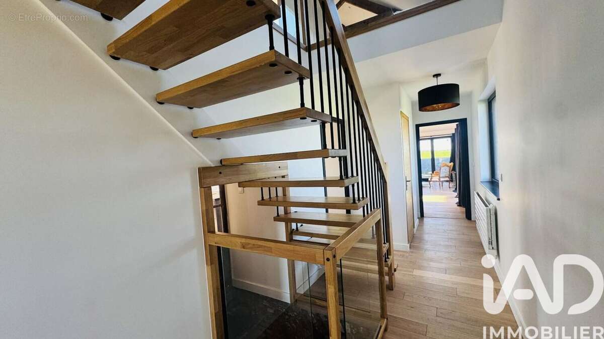 Maison 206 m² à Catillon-Sur-Sambre  - photo 2