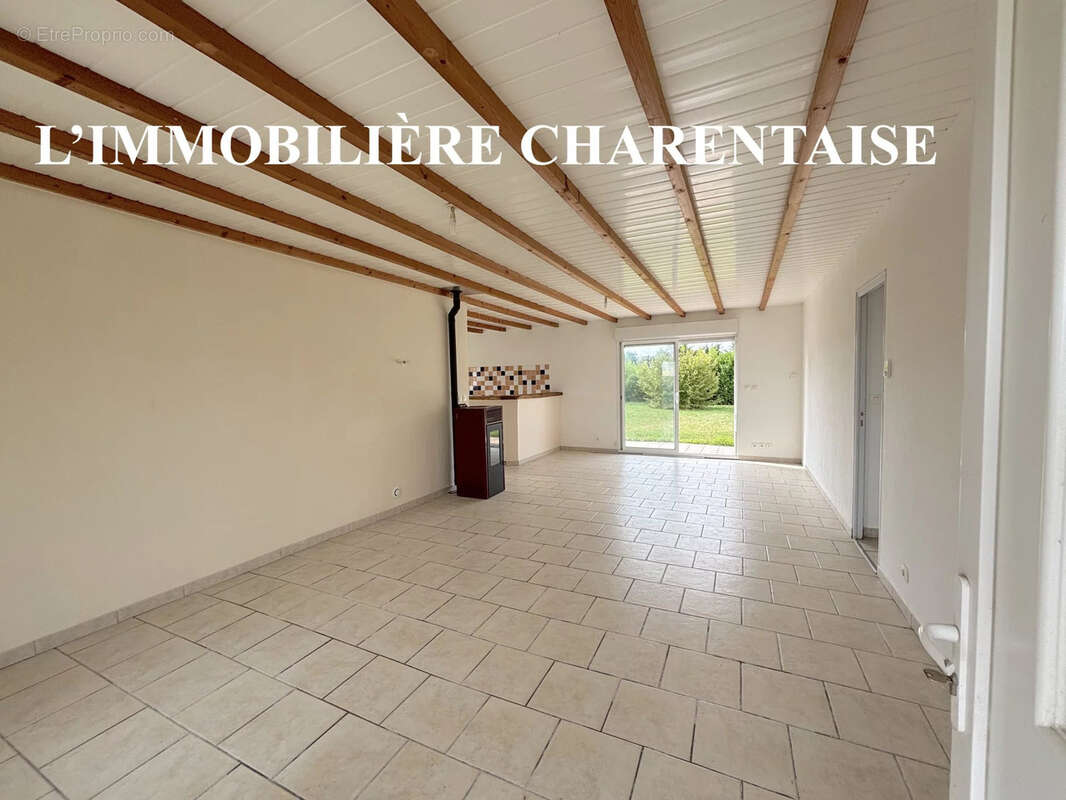 Maison à CORME-ROYAL