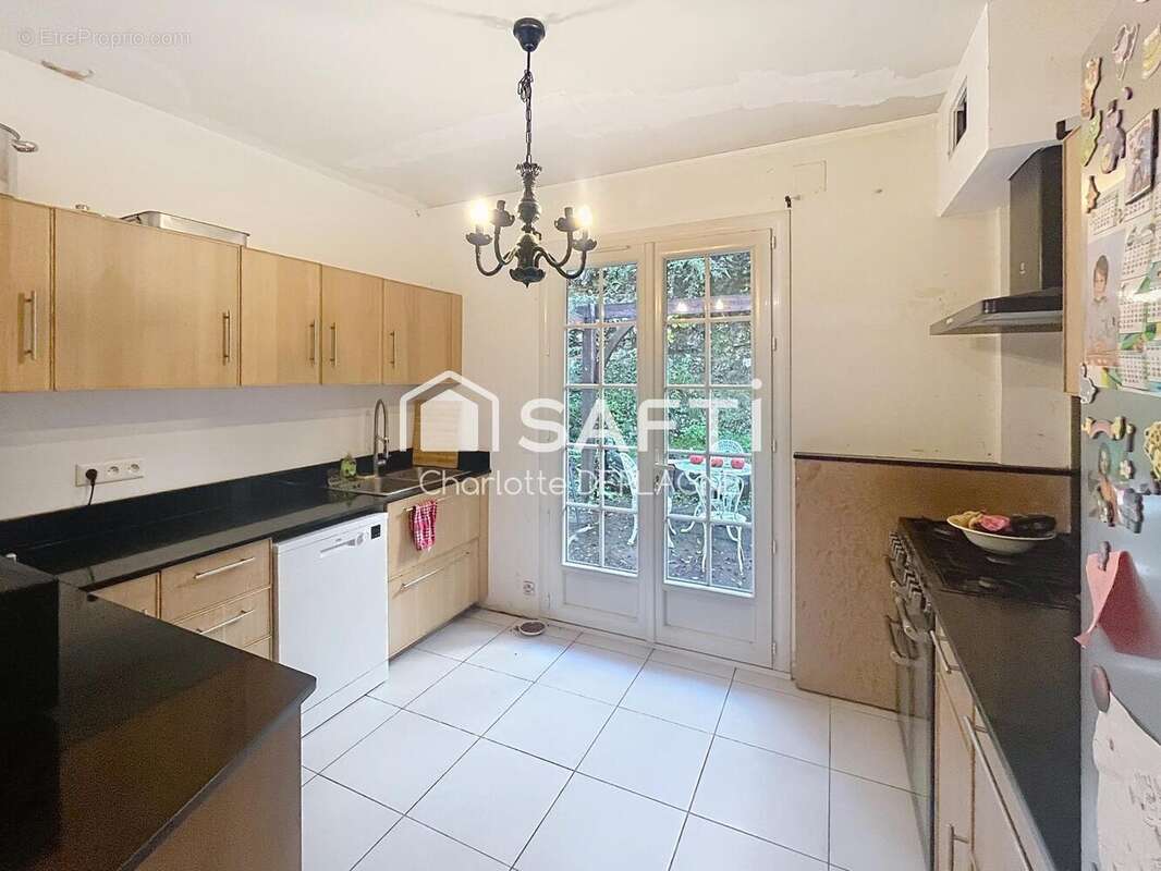 Maison 188 m² à Saint-Meard-De-Drone  - photo 4