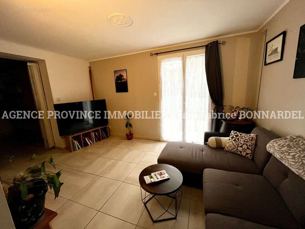 Appartement à LA BAUME-DE-TRANSIT