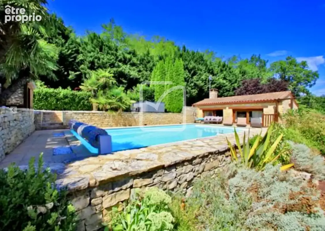 Vente privée exclusive - Splendide ensemble immobilier avec maison et dépendances, piscine et parc arboré clos - photo 6