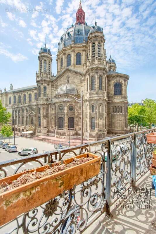 Appartement à PARIS-8E
