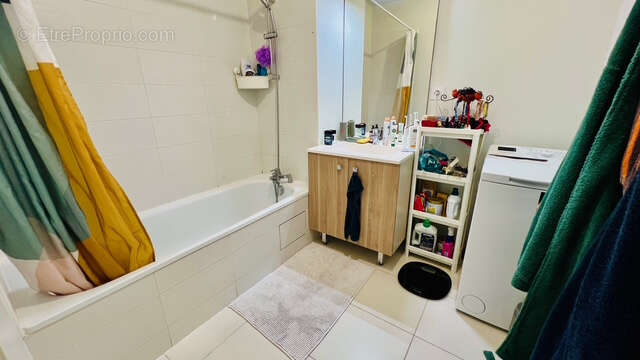 Appartement à BEAUZELLE
