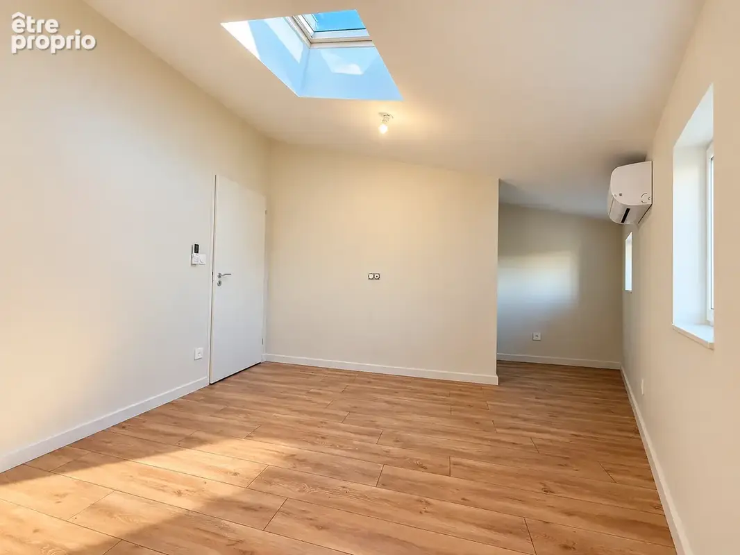 Maison de village en pierres entièrement rénovée 67 m2 habitables avec garage - Prestations haut de gamme - photo 14
