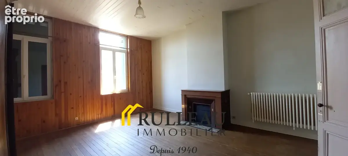 Ensemble immobilier 320 m2 avec dépendances en centre-ville de Saint-Savin - photo 12
