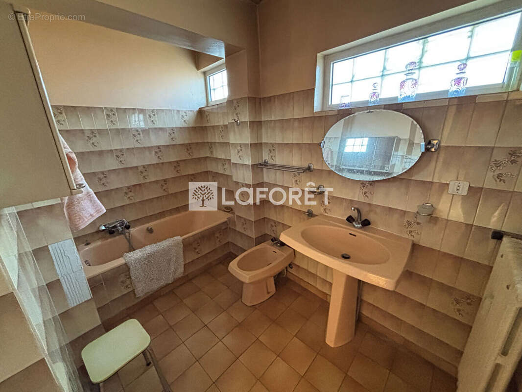Appartement à SAINT-LAURENT-DU-VAR