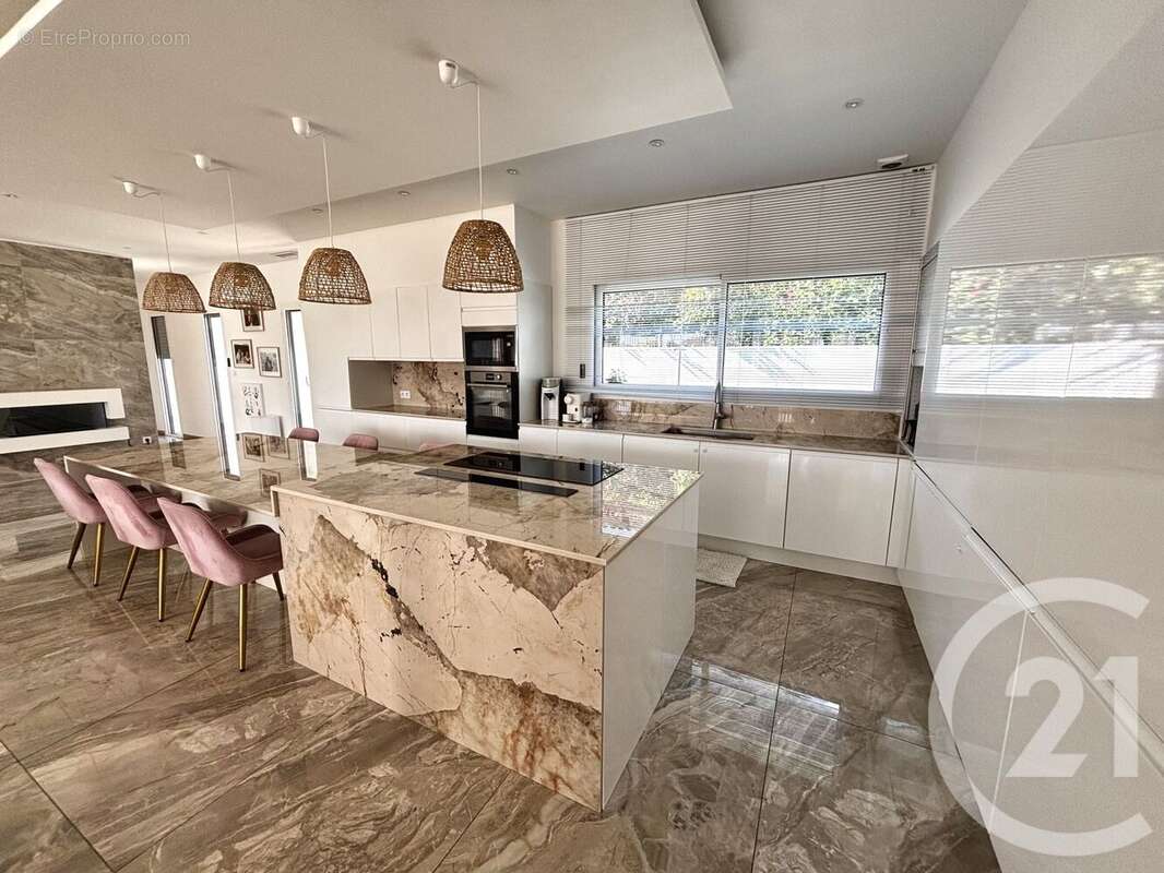 Maison à LABARTHE-SUR-LEZE