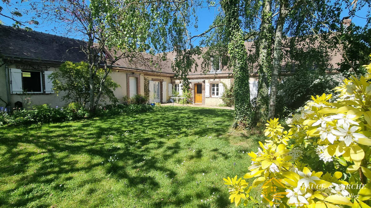 Maison à COMBRES