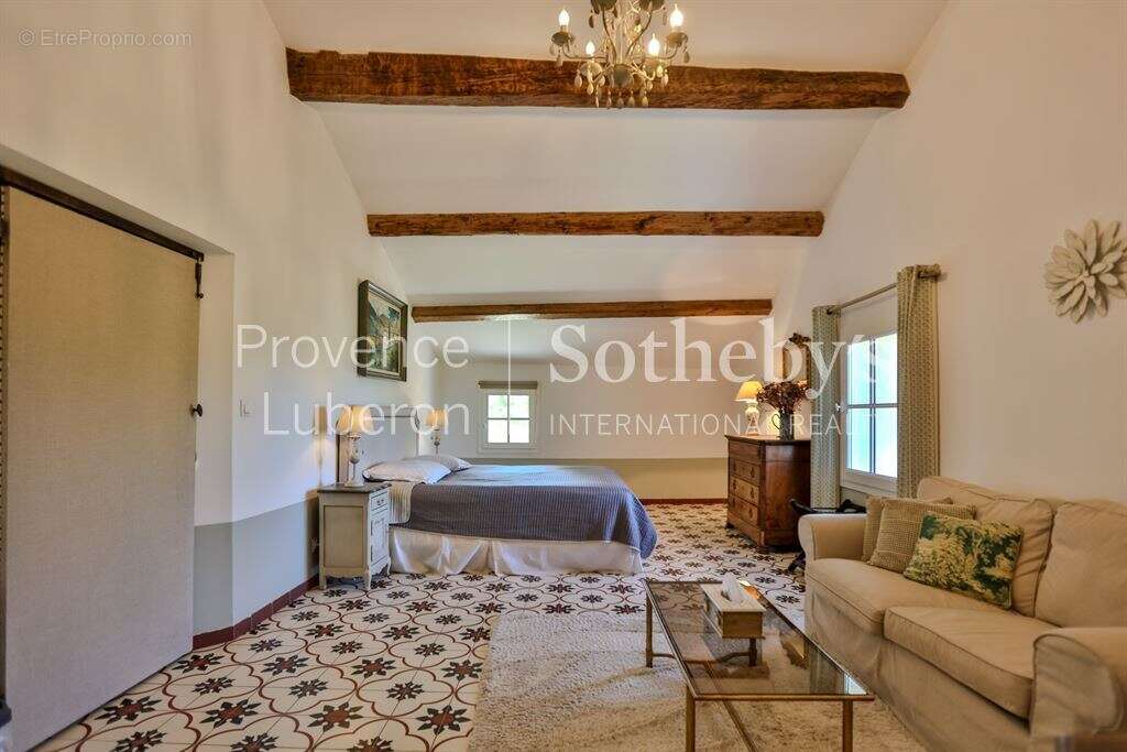 Maison à PERNES-LES-FONTAINES