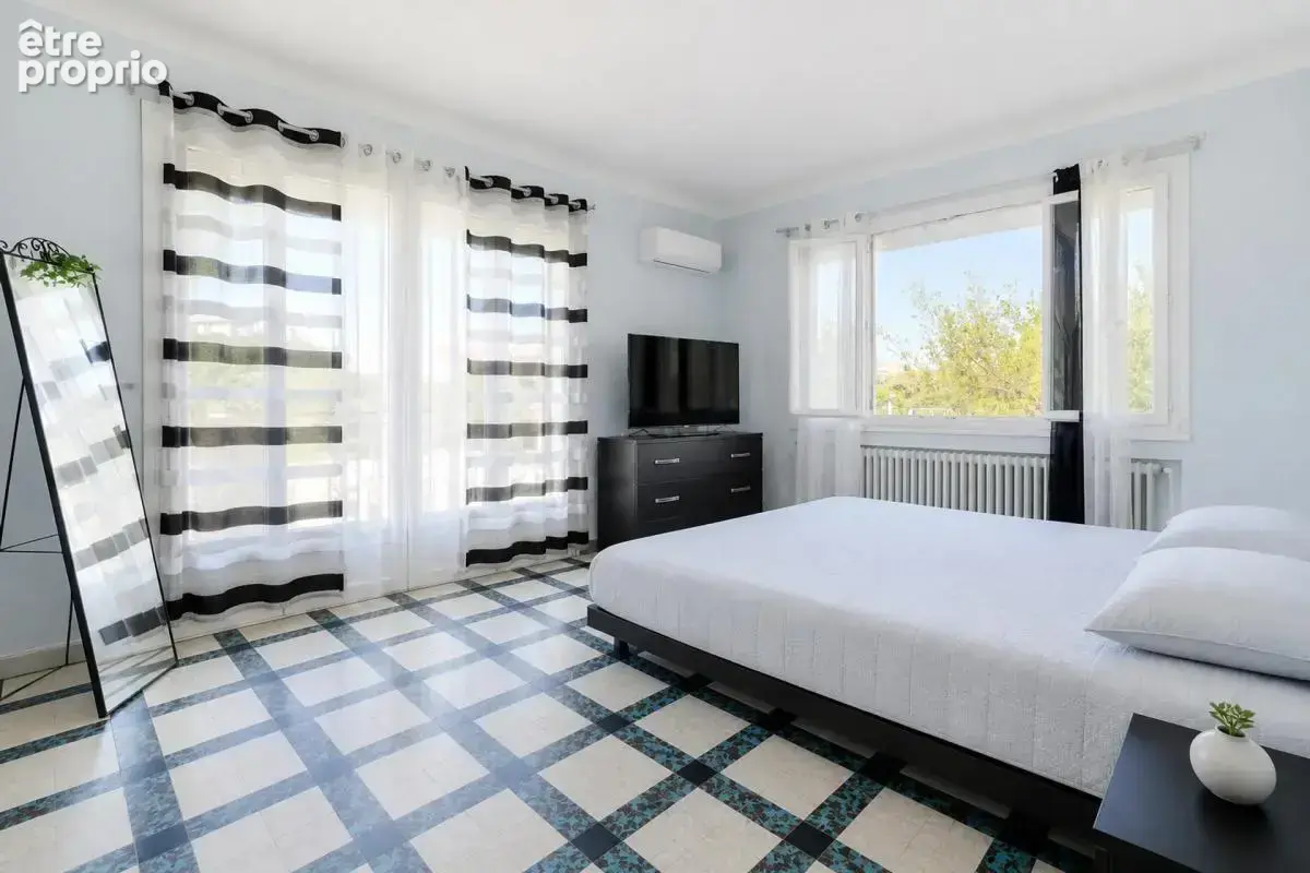 Maison de 5 pièces de 180 m² à Vaulx-en-Velin - photo 10