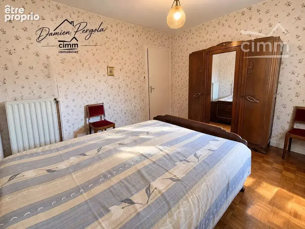 Maison de 91 m² à restaurer avec grand terrain et vaste garage proche du centre du Lardin-Saint-Lazare - photo 9