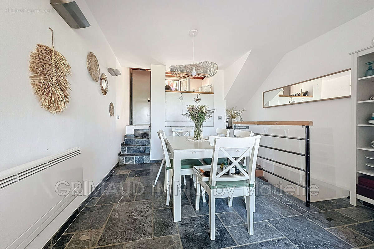 Maison 56 m² à Cogolin  - photo 6