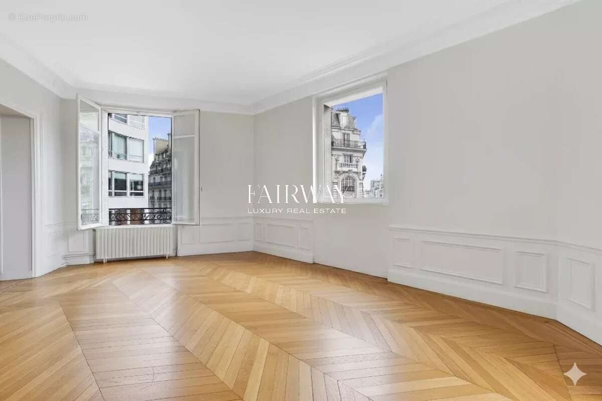 Appartement à PARIS-17E