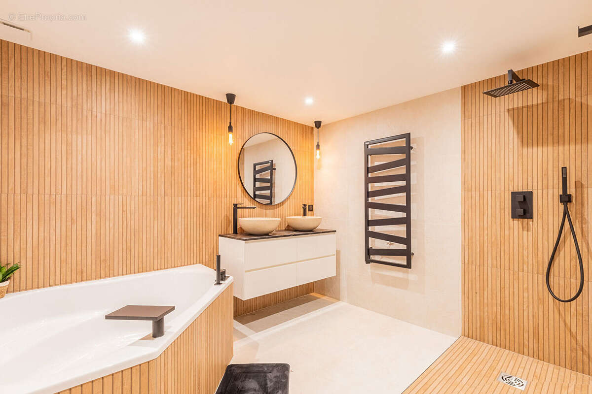 Maison à SAULX-LES-CHARTREUX