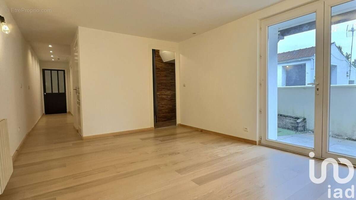 Maison 88 m² à Saint-Laurent-De-La-Pree  - photo 2
