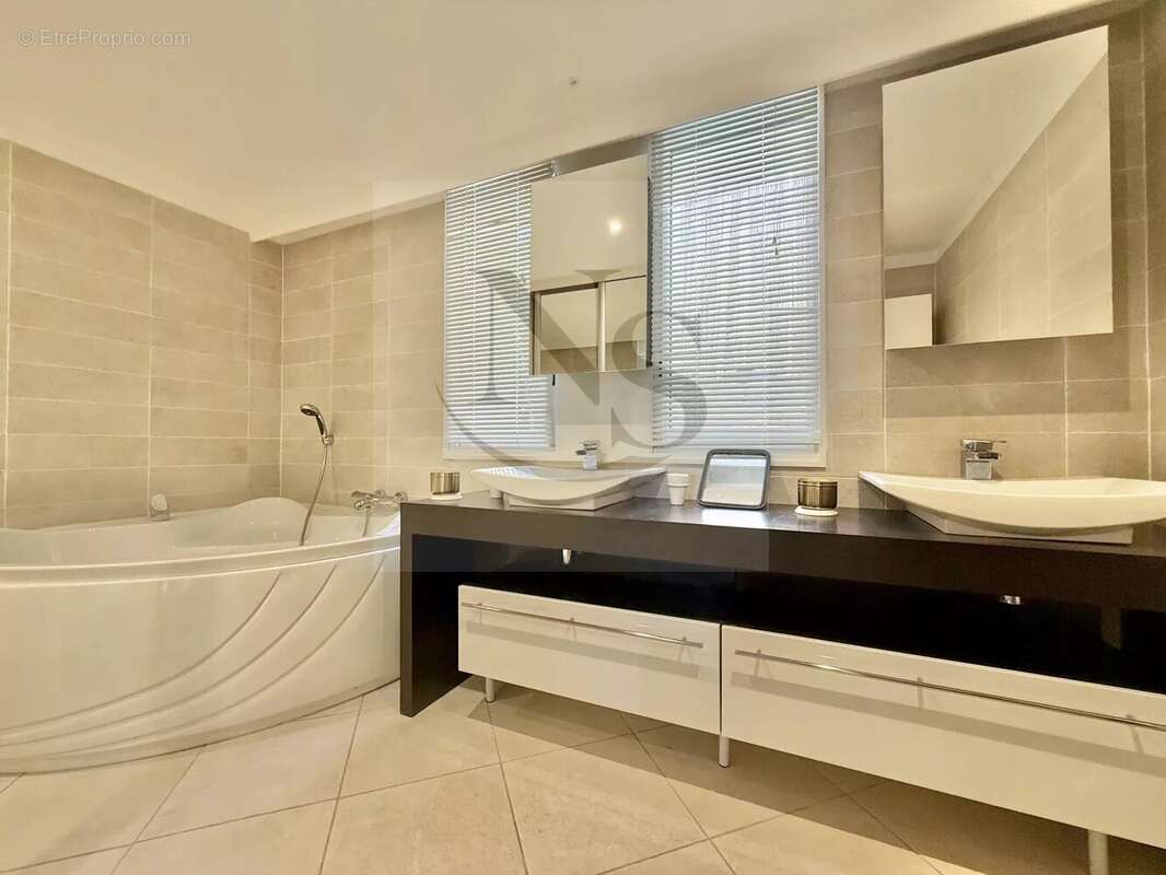 Maison à THEOULE-SUR-MER