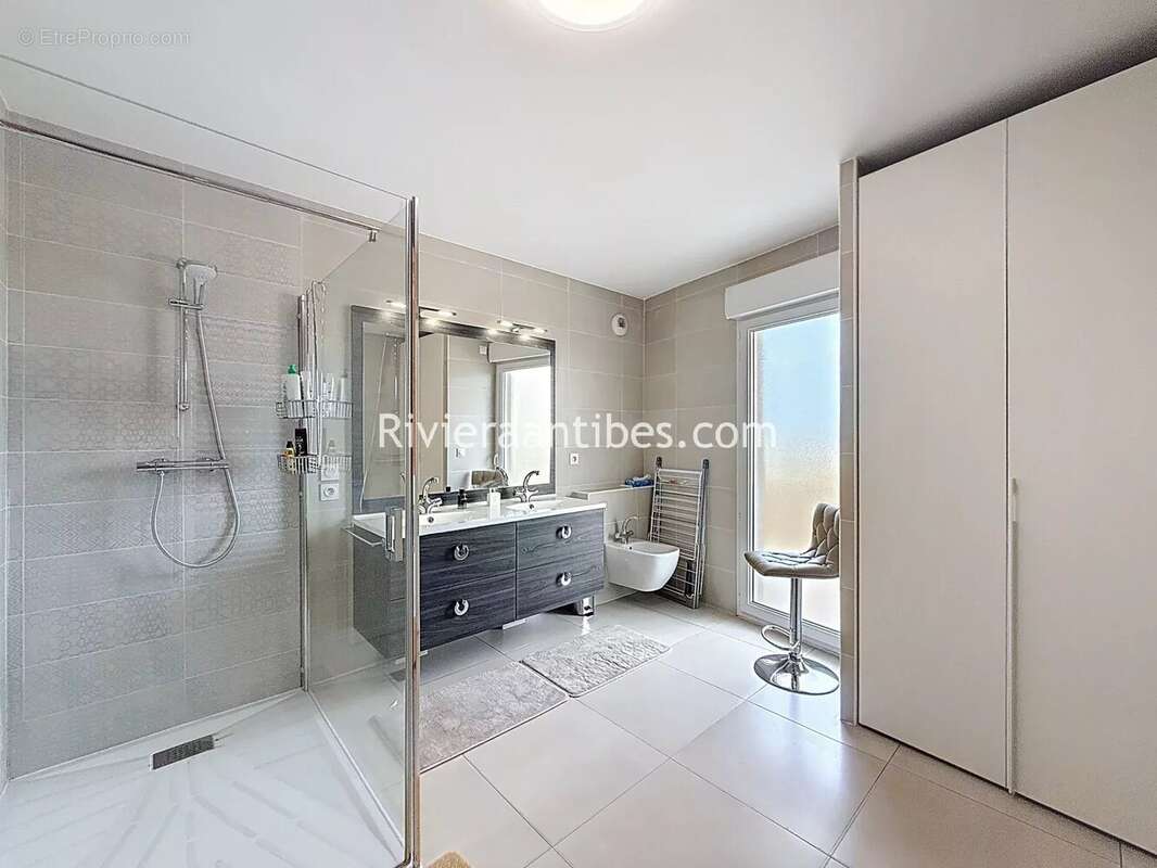 Antibes vue mer dernier etage 133m² - photo 11