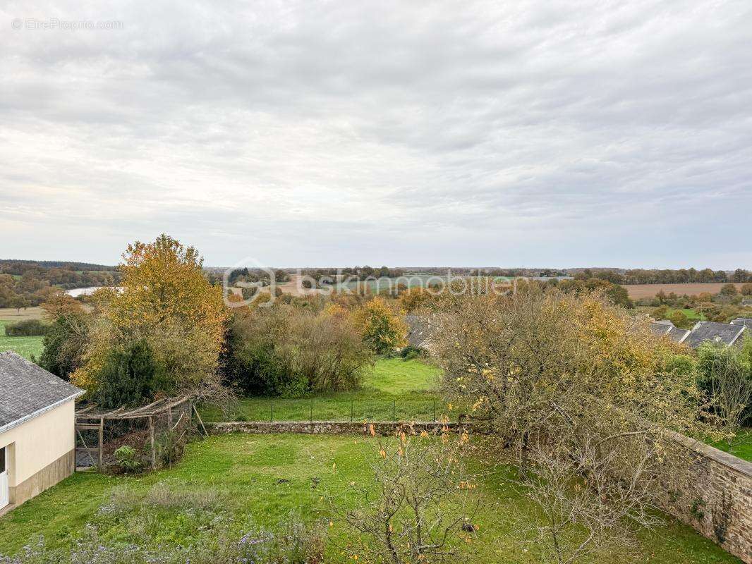Maison à SAINT-PIERRE-LA-COUR