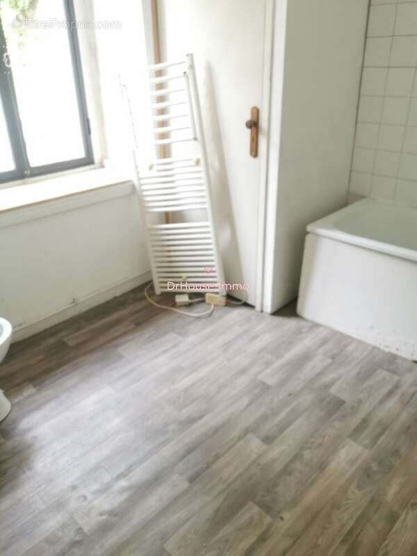 Maison à LA ROCHE-DERRIEN