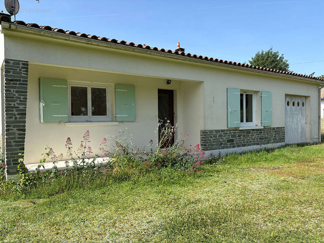 Maison à SURGERES