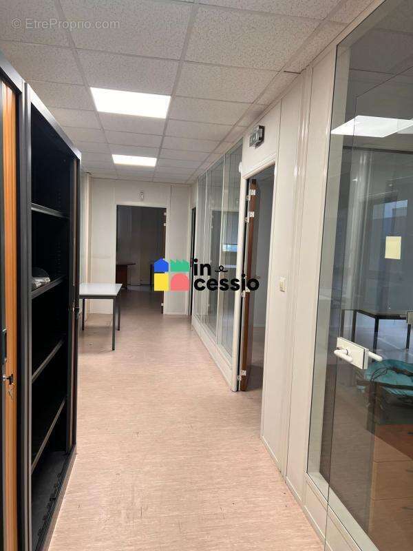 ? beaux bureaux en zone franche 6 parkings – le mans ? - photo 2