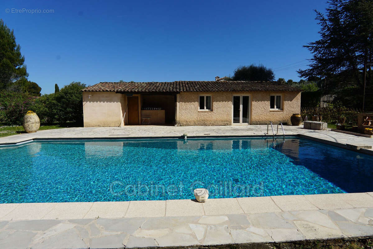 Maison 295 m² à Peymeinade  - photo 2