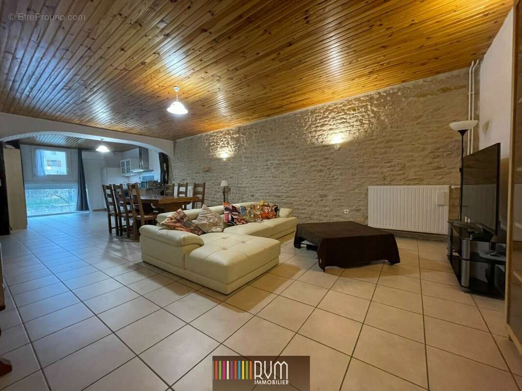 Maison à HAUTECOURT-ROMANECHE