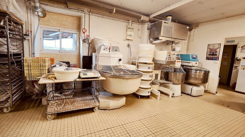 Commerce à ETAULIERS