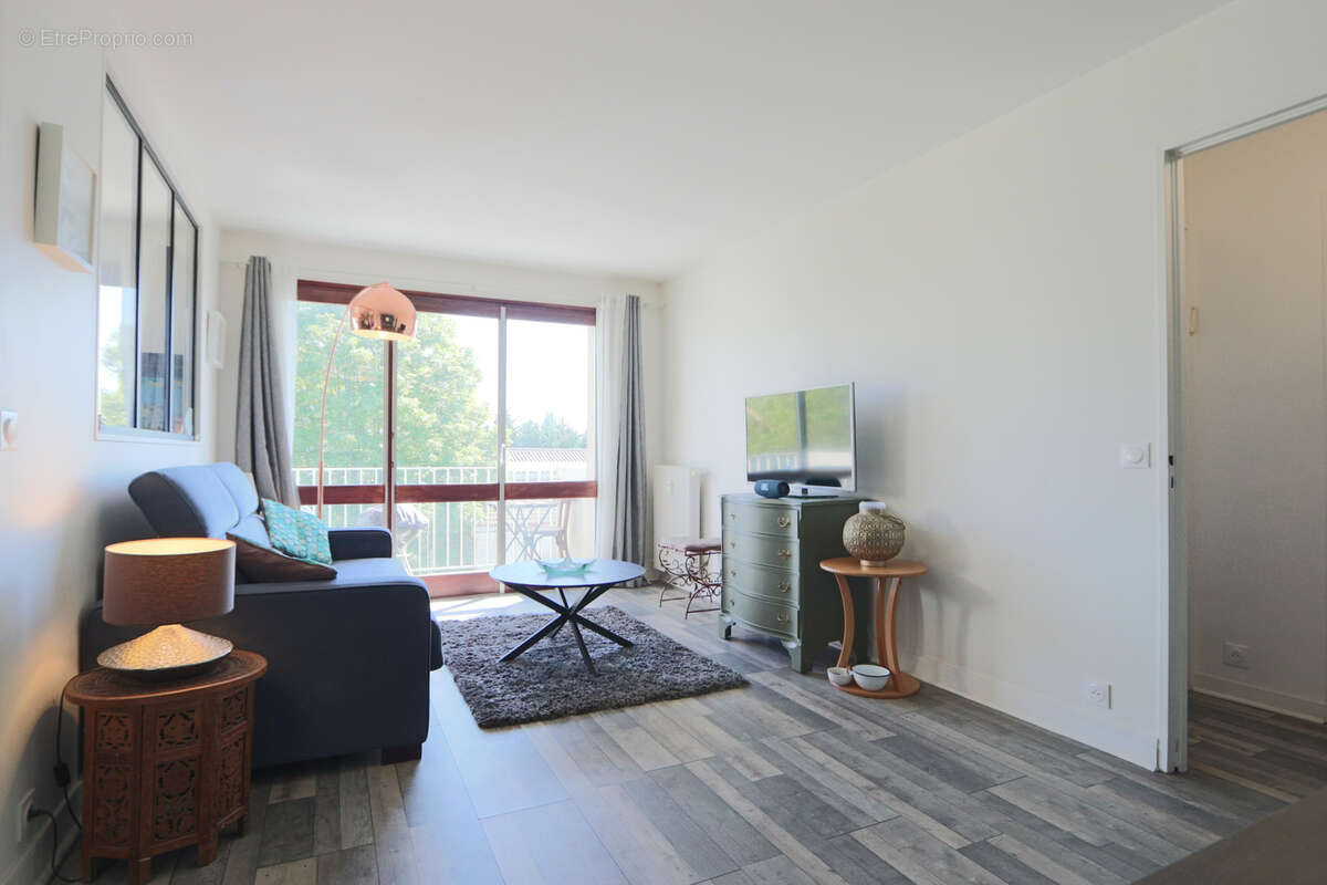Appartement à LES PAVILLONS-SOUS-BOIS