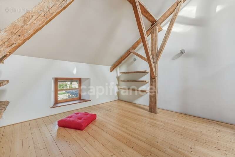 Maison à SAINT-GENIS-POUILLY