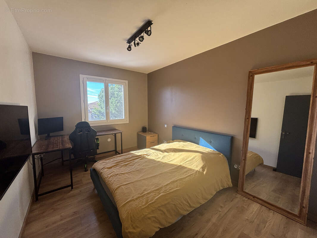 Maison à SAINT-LAURENT-DE-LA-SALANQUE