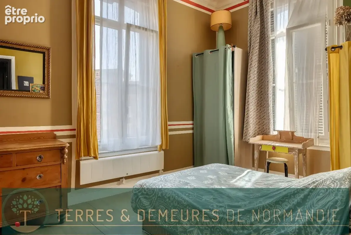 À proximité immédiate du centre-ville de Dieppe, élégant appartement de 65,80m² au 1er étage d'une maison de maître édifiée fin  - photo 9