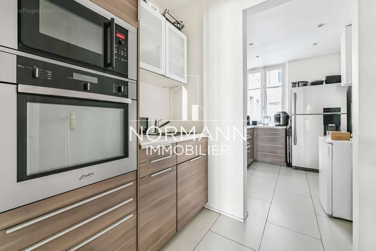 Appartement à PARIS-16E
