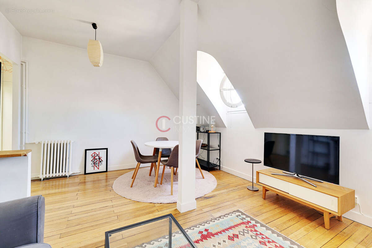Plaine monceau  -dernier etage - excellent etat - photo 3