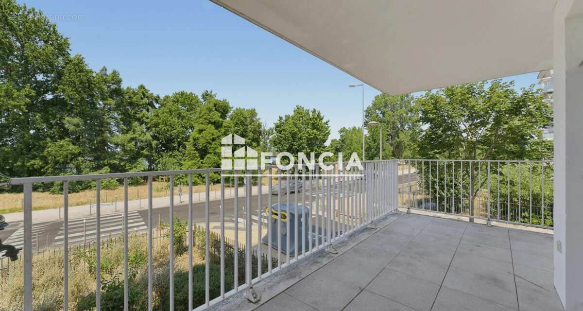 Berges du Lac - T3 avec loggia et place de parking - photo 12
