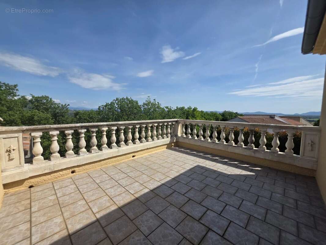 Maison à MEYSSE