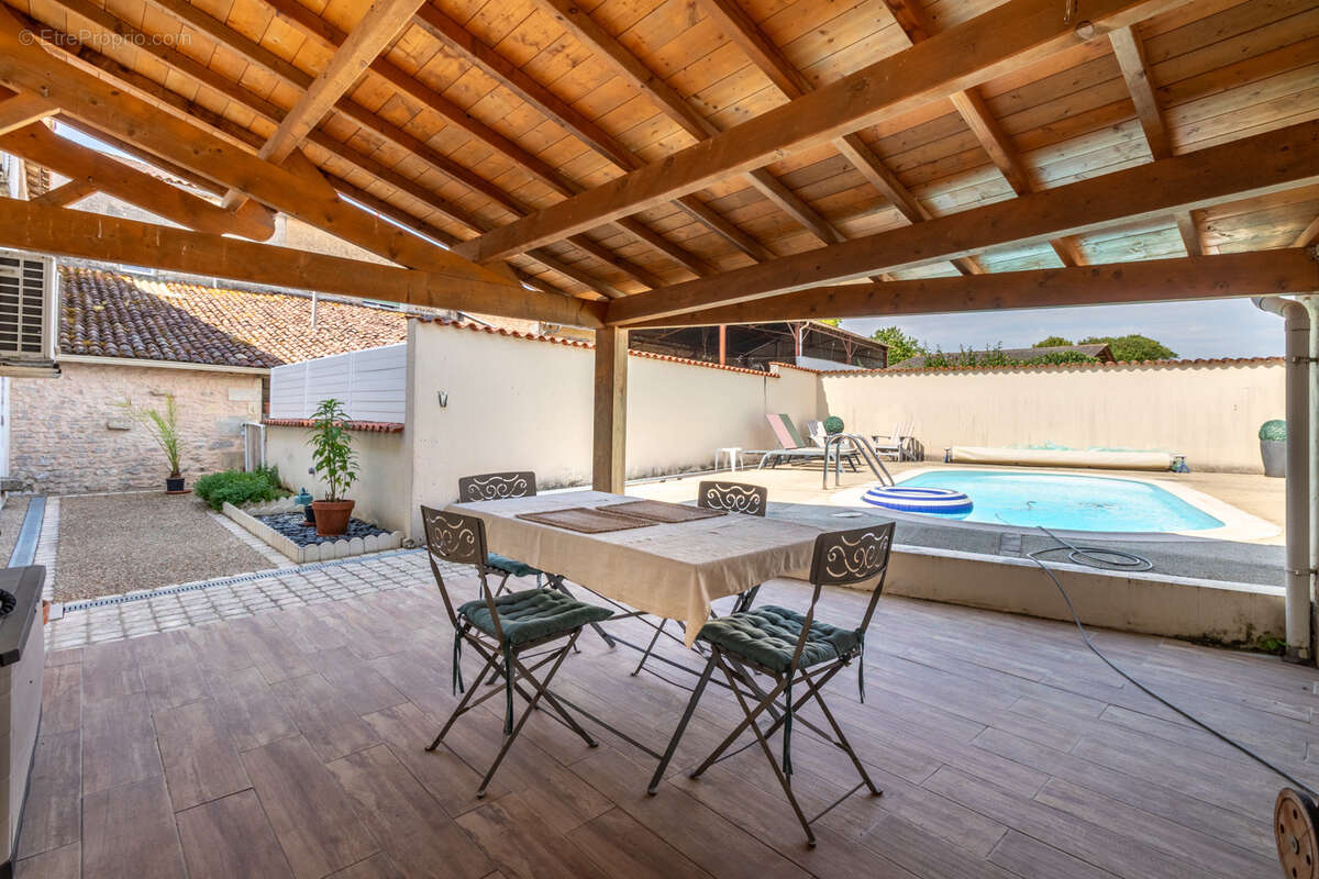 Maison de caractère, 264 m2, 4 chambres, bureau, piscine, dépendances - photo 15