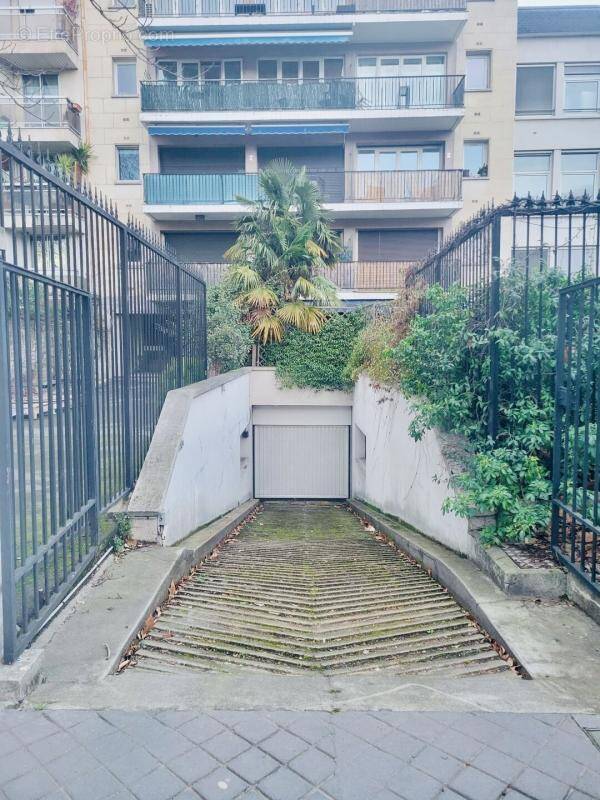 Parking à NEUILLY-SUR-SEINE