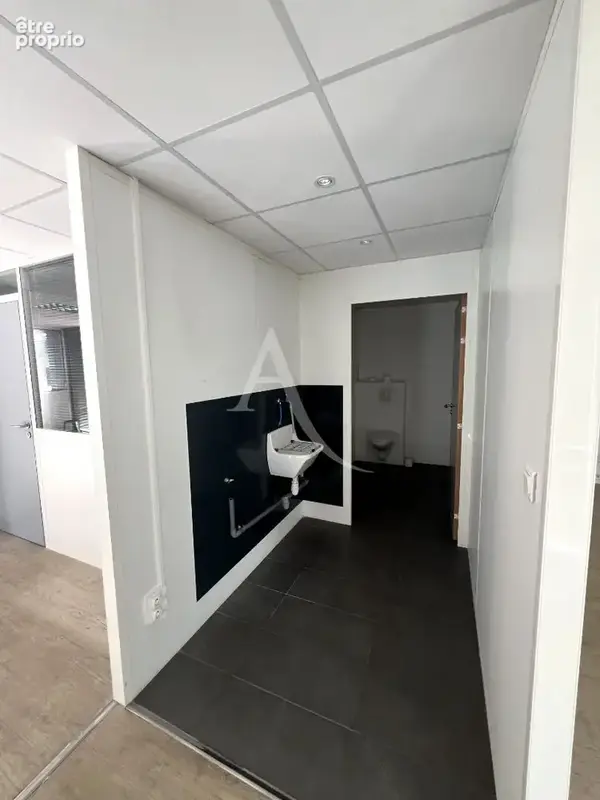 A VENDRE : Local commercial 141 m2 situé rue Chaptal à Montpellier (34000) - photo 6