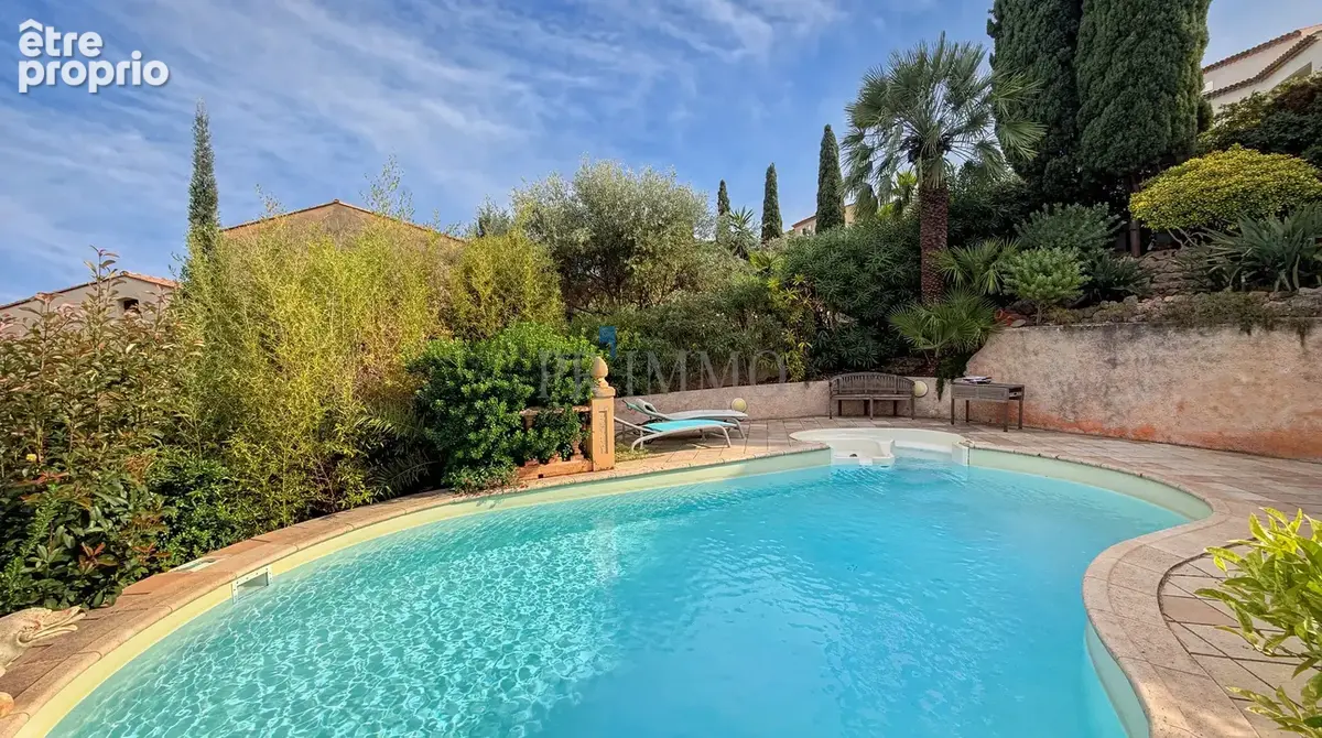 Les Issambres   Villa de plain-pied rénovée, vue mer, piscine, au calme sans vis-à-vis - photo 4