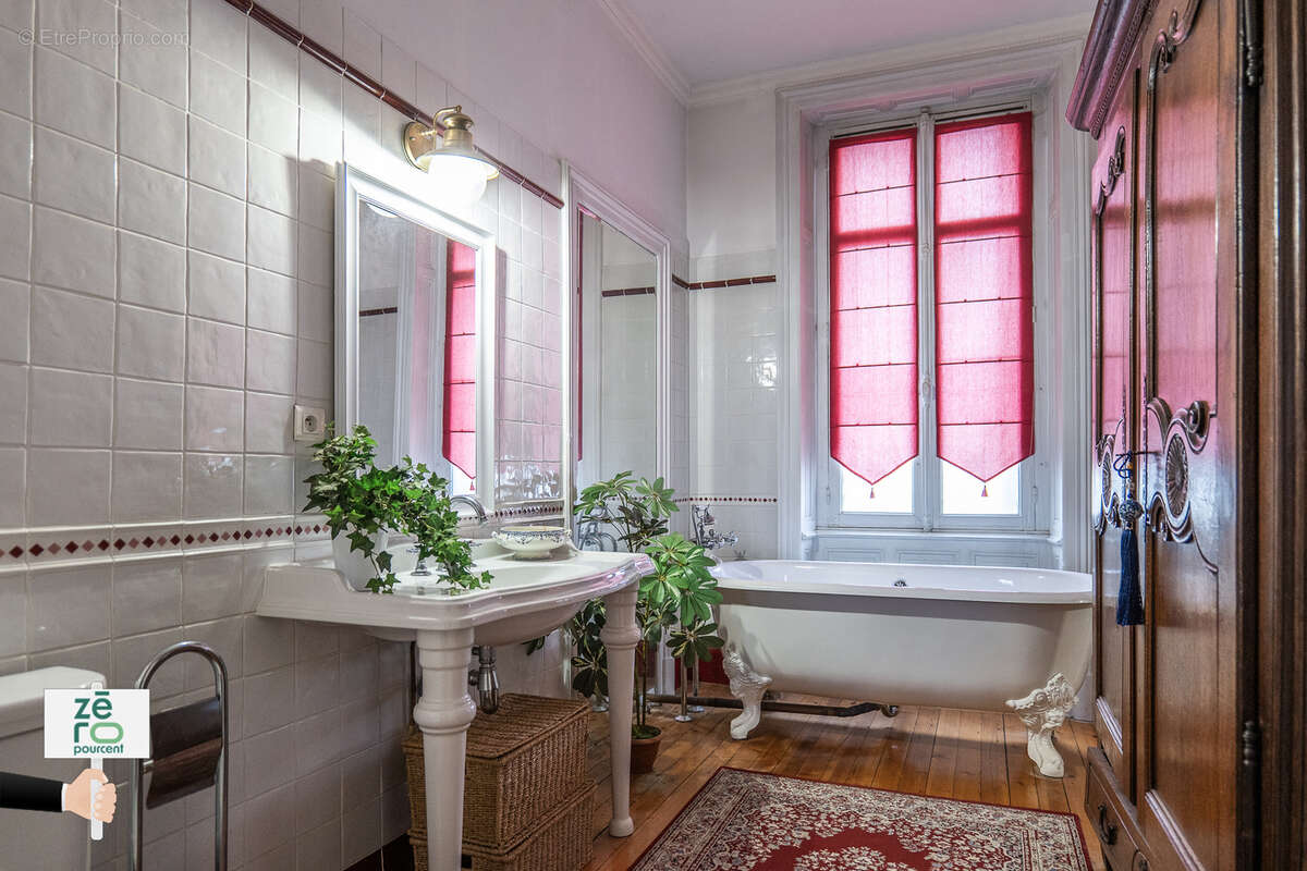 Maison de maître du XIX? siècle : un joyau rare en plein cœur de La Roche-sur-Yon - photo 22