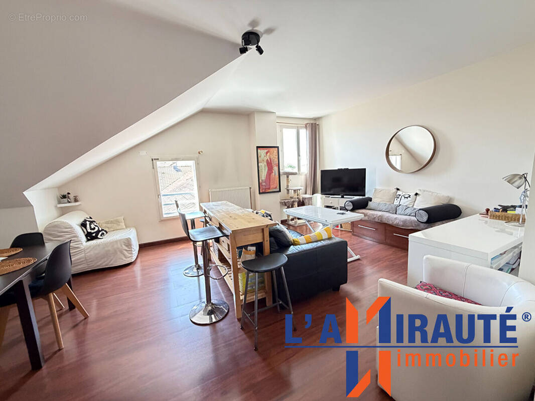 Appartement à SARTROUVILLE