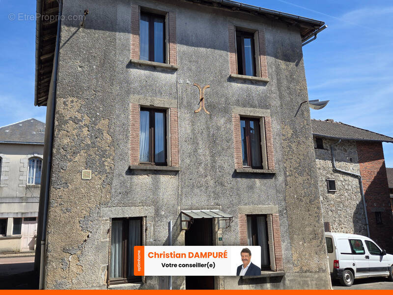 Maison à SAUVIAT-SUR-VIGE