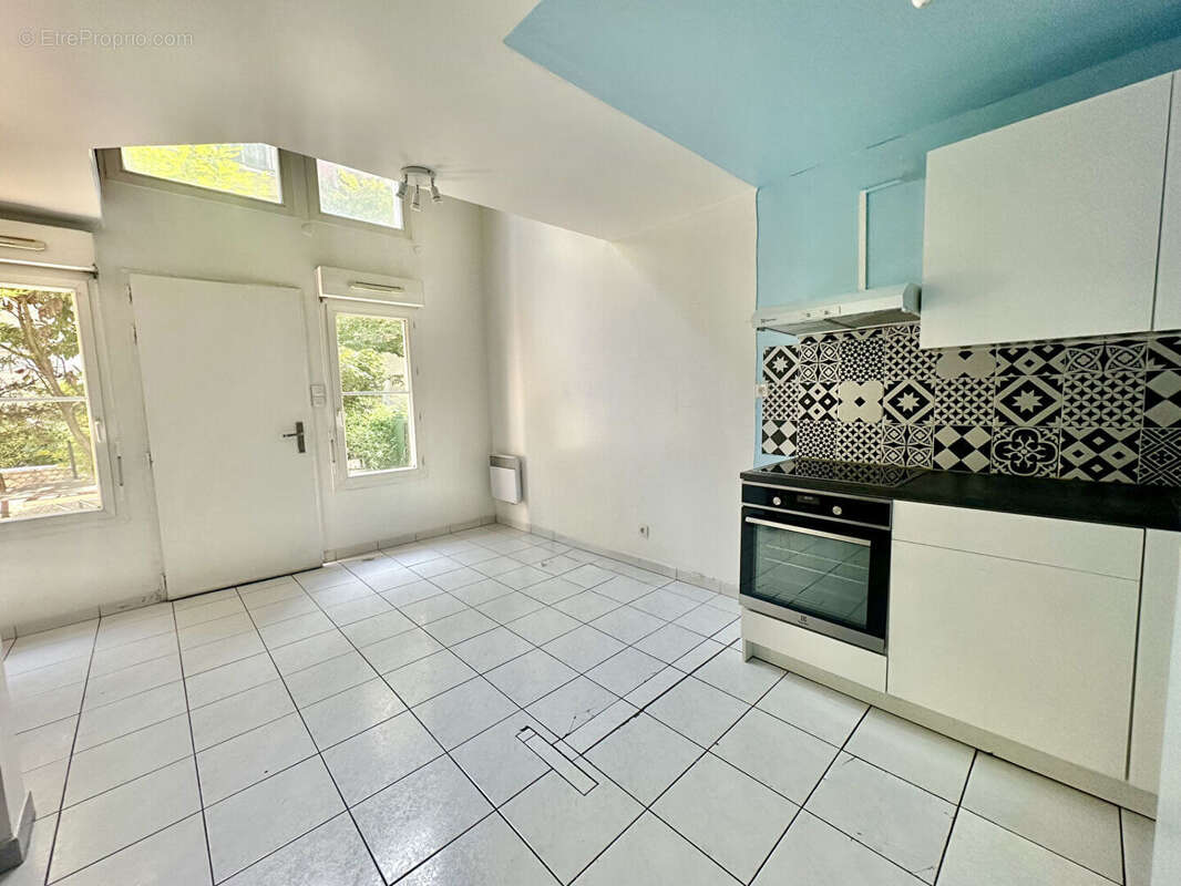 Appartement à LES PAVILLONS-SOUS-BOIS