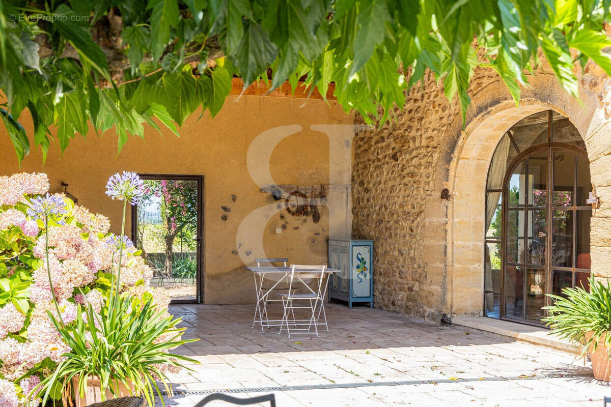 Maison à SAINTE-CECILE-LES-VIGNES