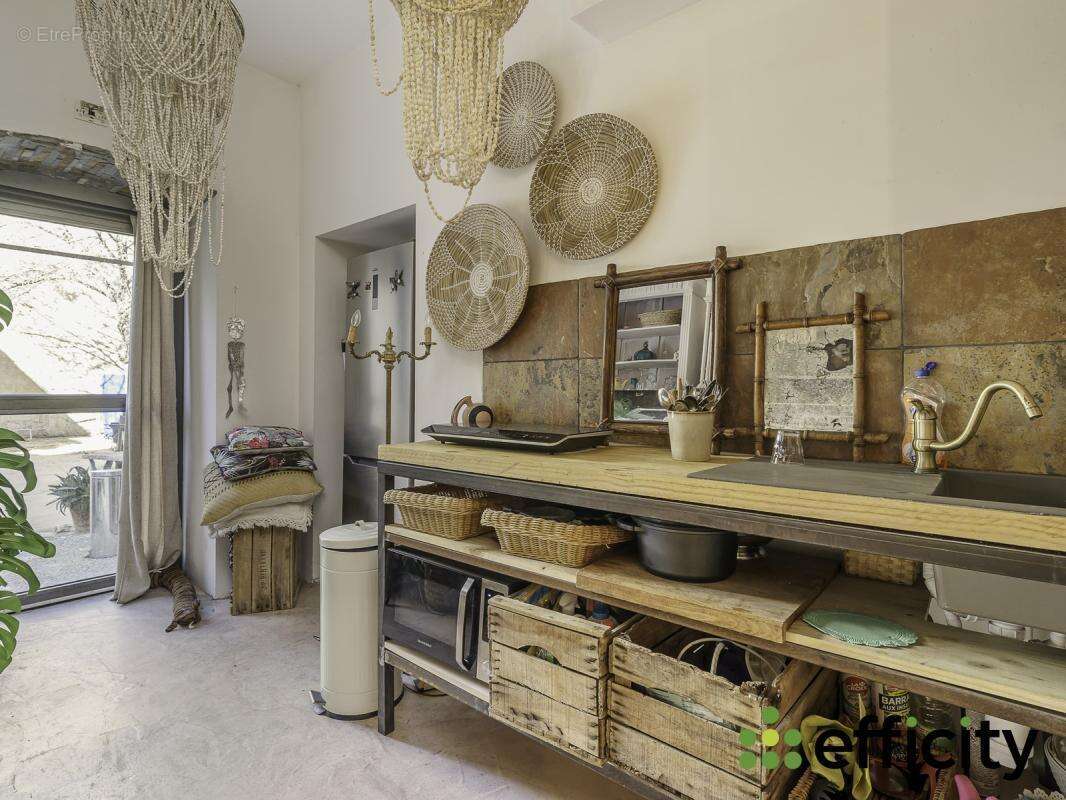 Commerce à MARSEILLE-1E