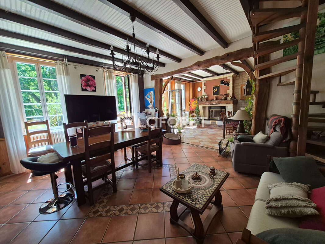 Maison familiale, sans voisinage immédiat, 4 chambres et garages - photo 3