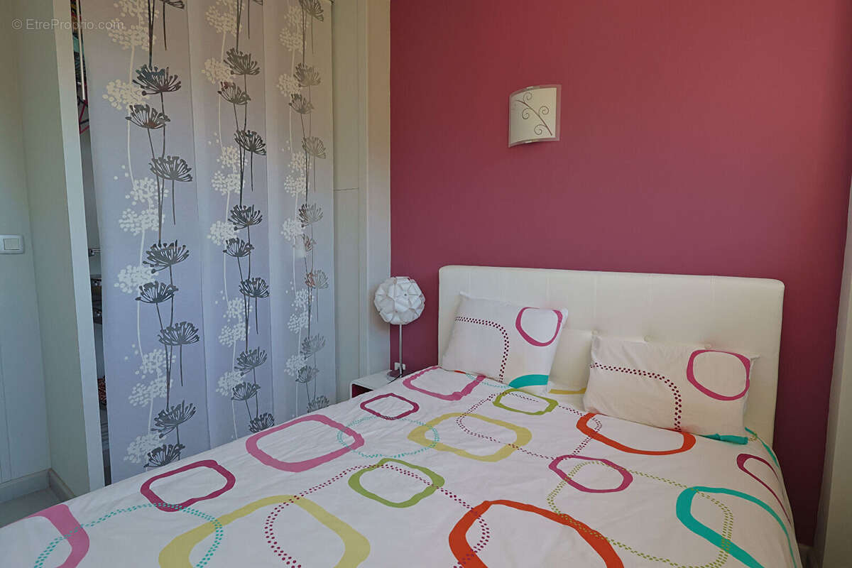 200M DE LA PLAGE DE PONTAILLAC - Appartement lumineux avec balcon - photo 8